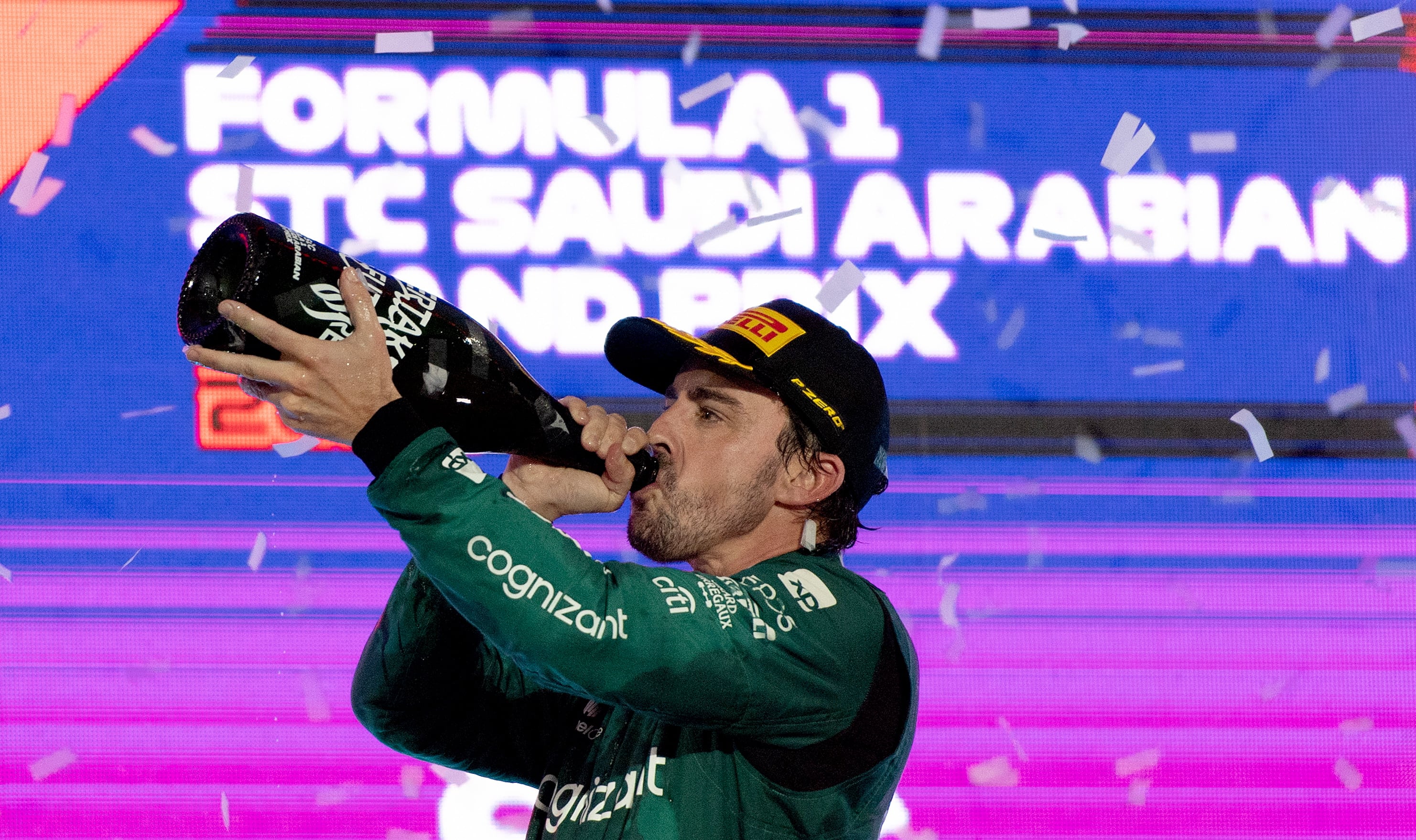 Fernando Alonso celebra su segundo podio con Aston Martin en el GP de Arabia Saudí. (Fórmula Uno, Arabia Saudita) EFE/EPA/STR