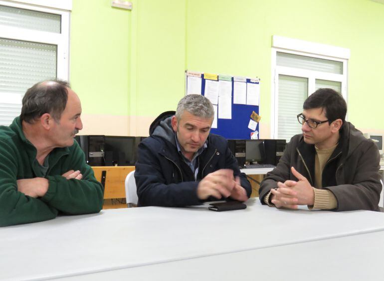 Tres de los alcaldes del Bierzo Alto en la reunión de Matachana