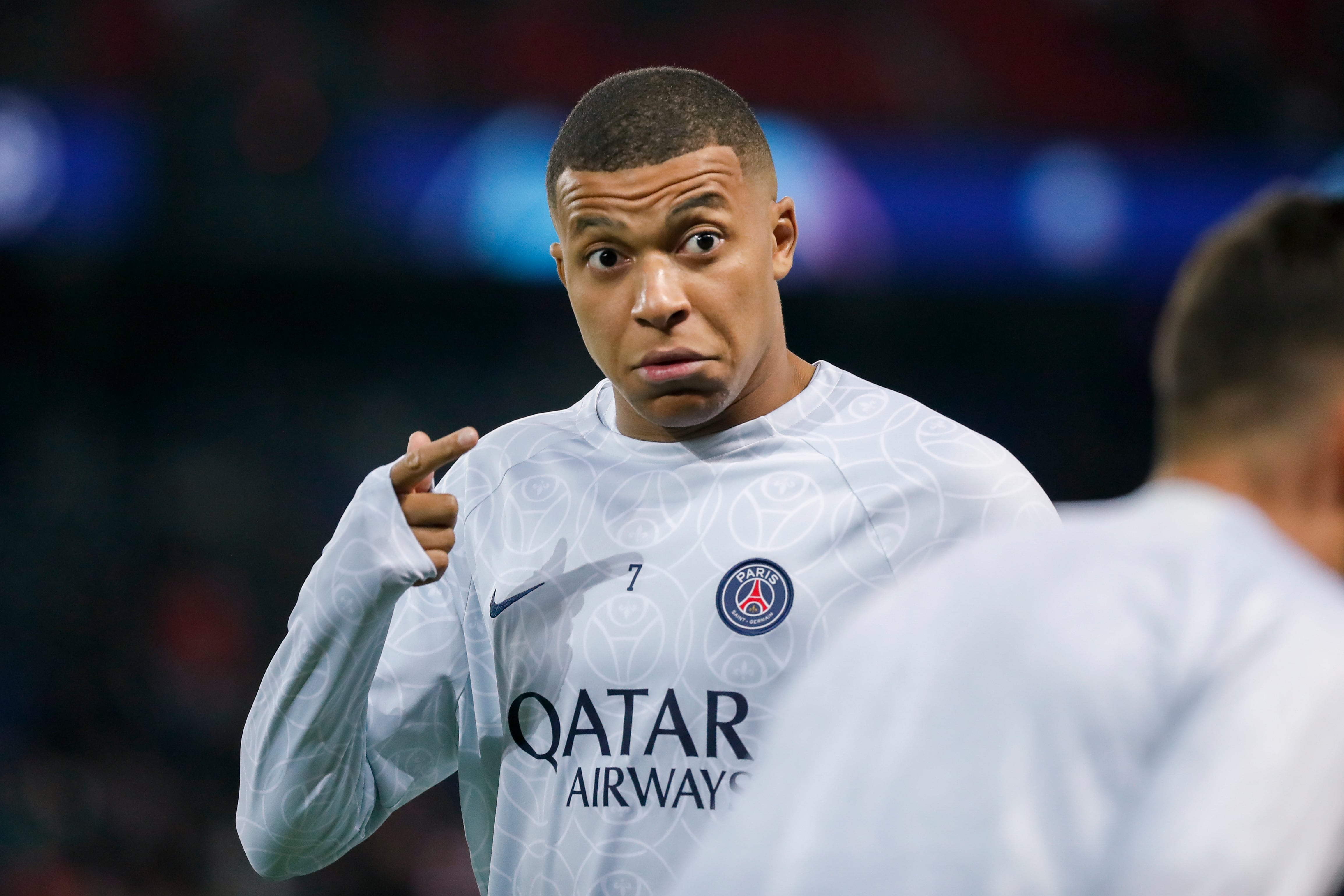 Kylian Mbappé, jugador del PSG antes del partido contra el Benfica