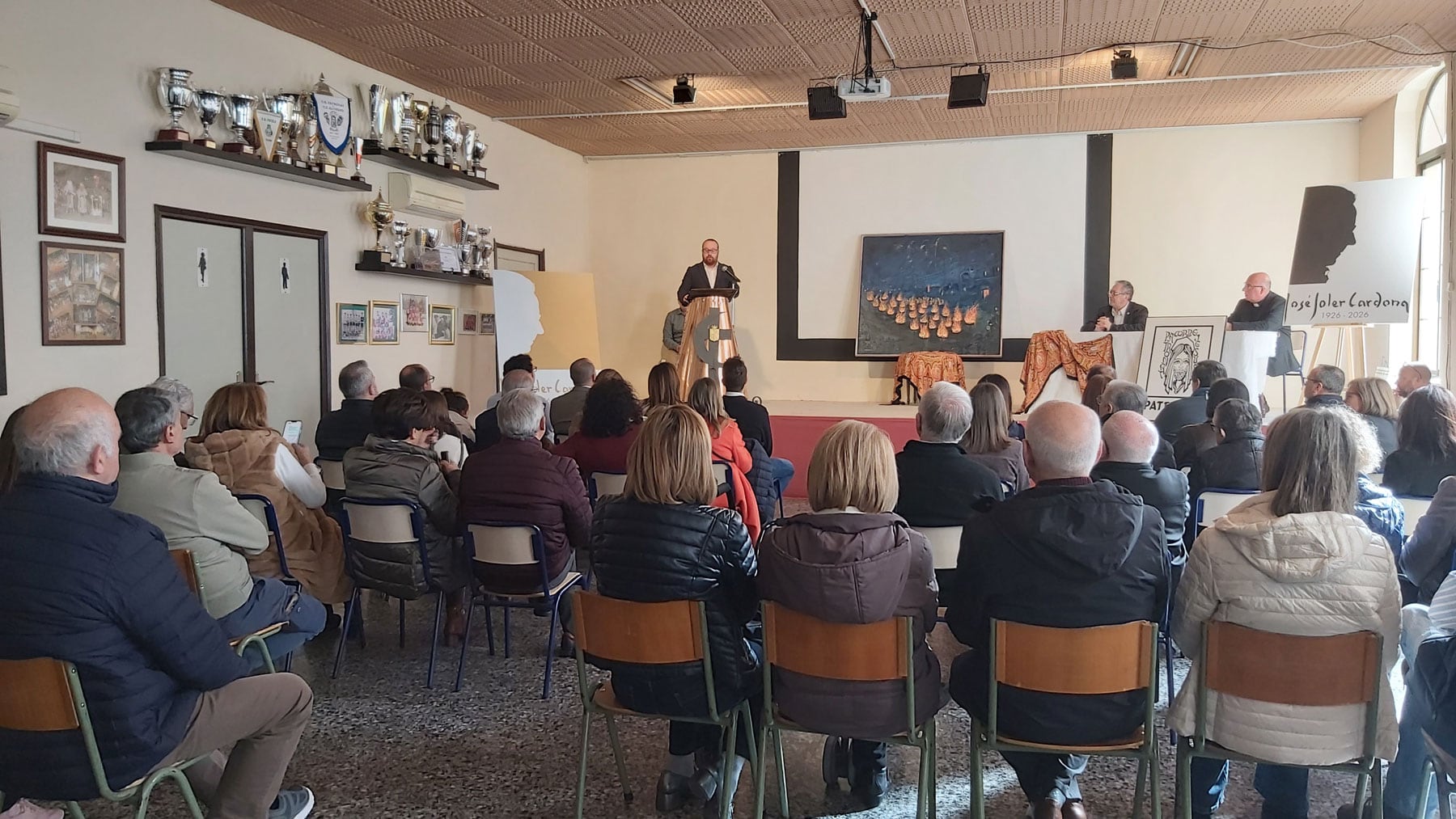 Un instant de l&#039;acte de presentació de l&#039;Associació Cultural Canonge Soler Cardona amb la intervenció del seu president, Quino Palací