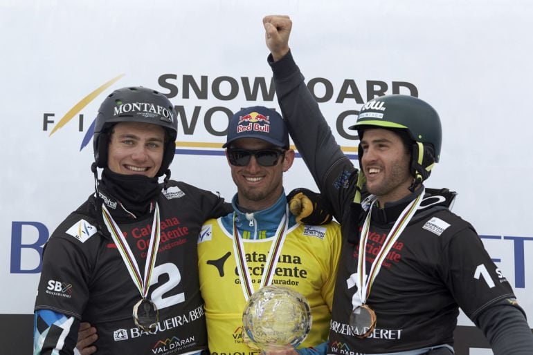 Lucas Eguibar celebra su medalla de bronce en la Copa del Mundo en Baqueira