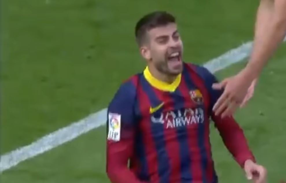 Piqué protesta airadamente una jugada del partido decisivo Barça - Atlético que decidió la Liga de 2014