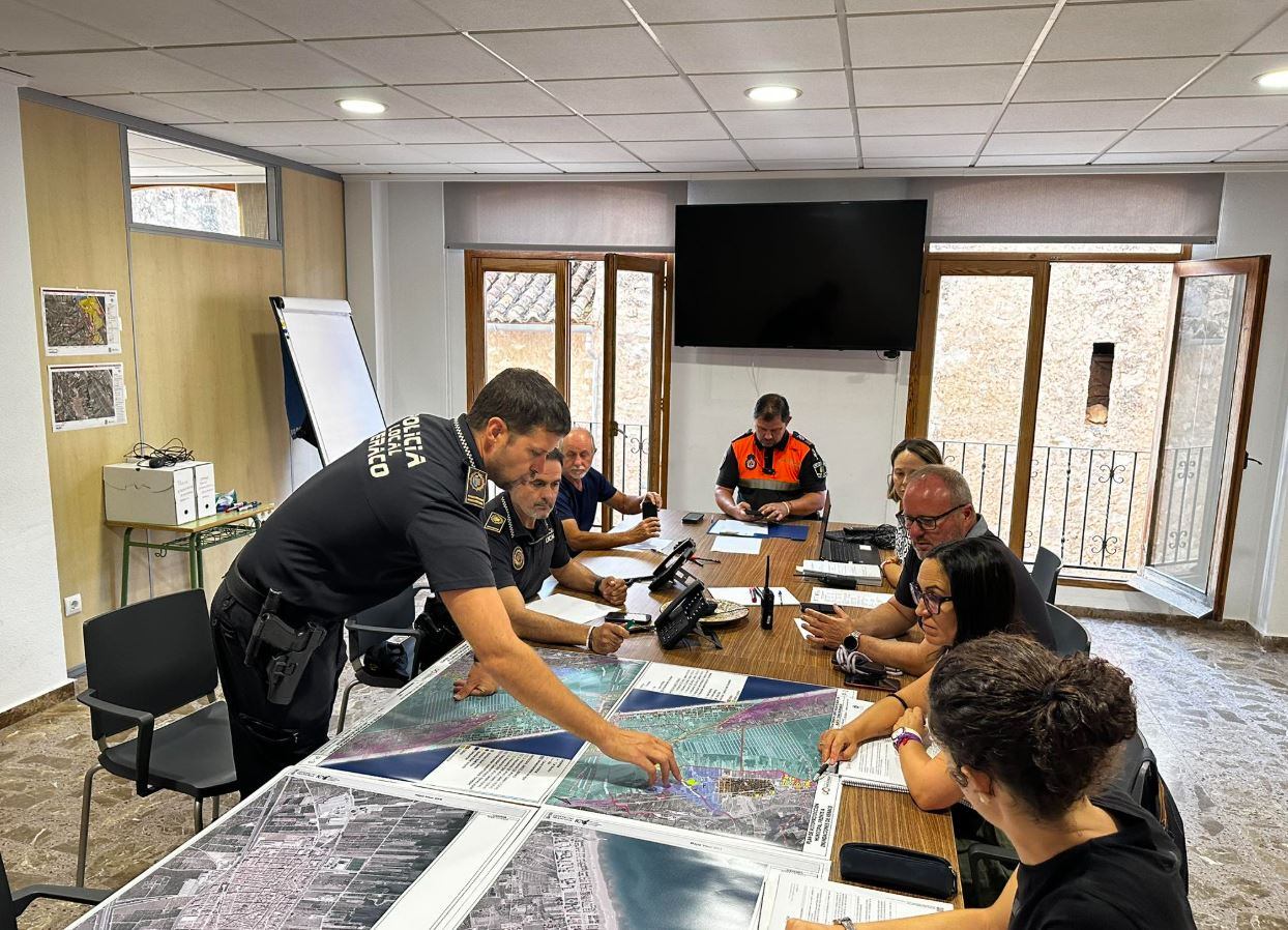 Autoridades municipales que han participado en el simulacro de emergencias.