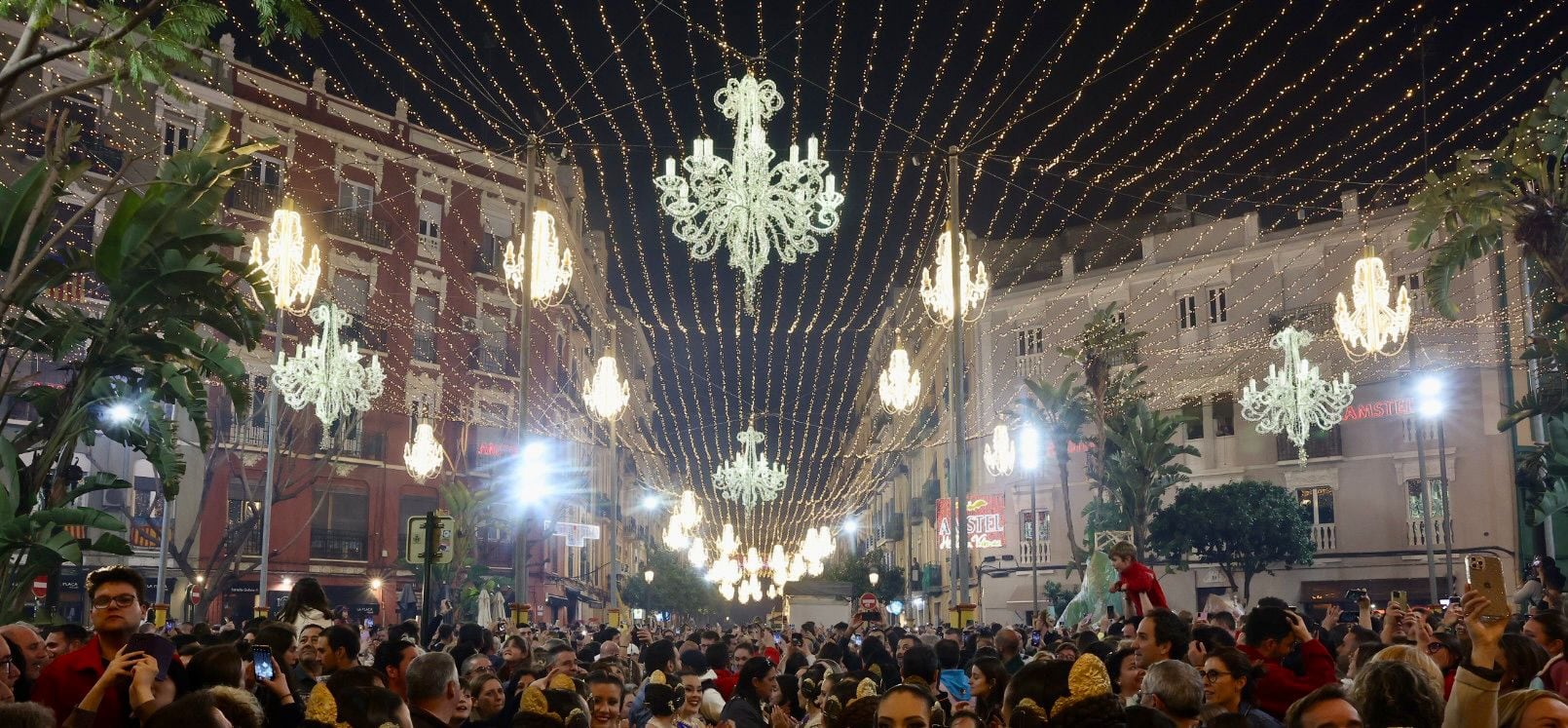 Vista general de la iluminación de la Falla Cuba-Puerto Rico