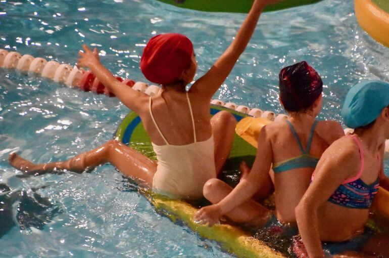 Piscina, niños, actividades