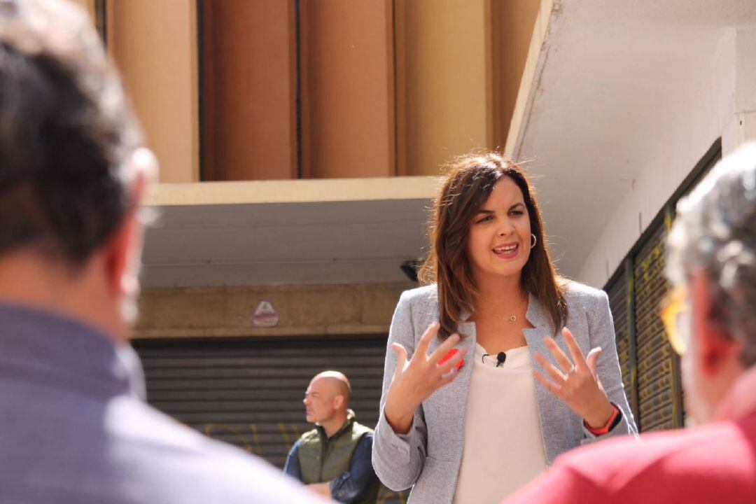 Sandra Gómez, candidata a la alcaldía de Valencia por el PSPV, en un acto esta mañana en Russafa