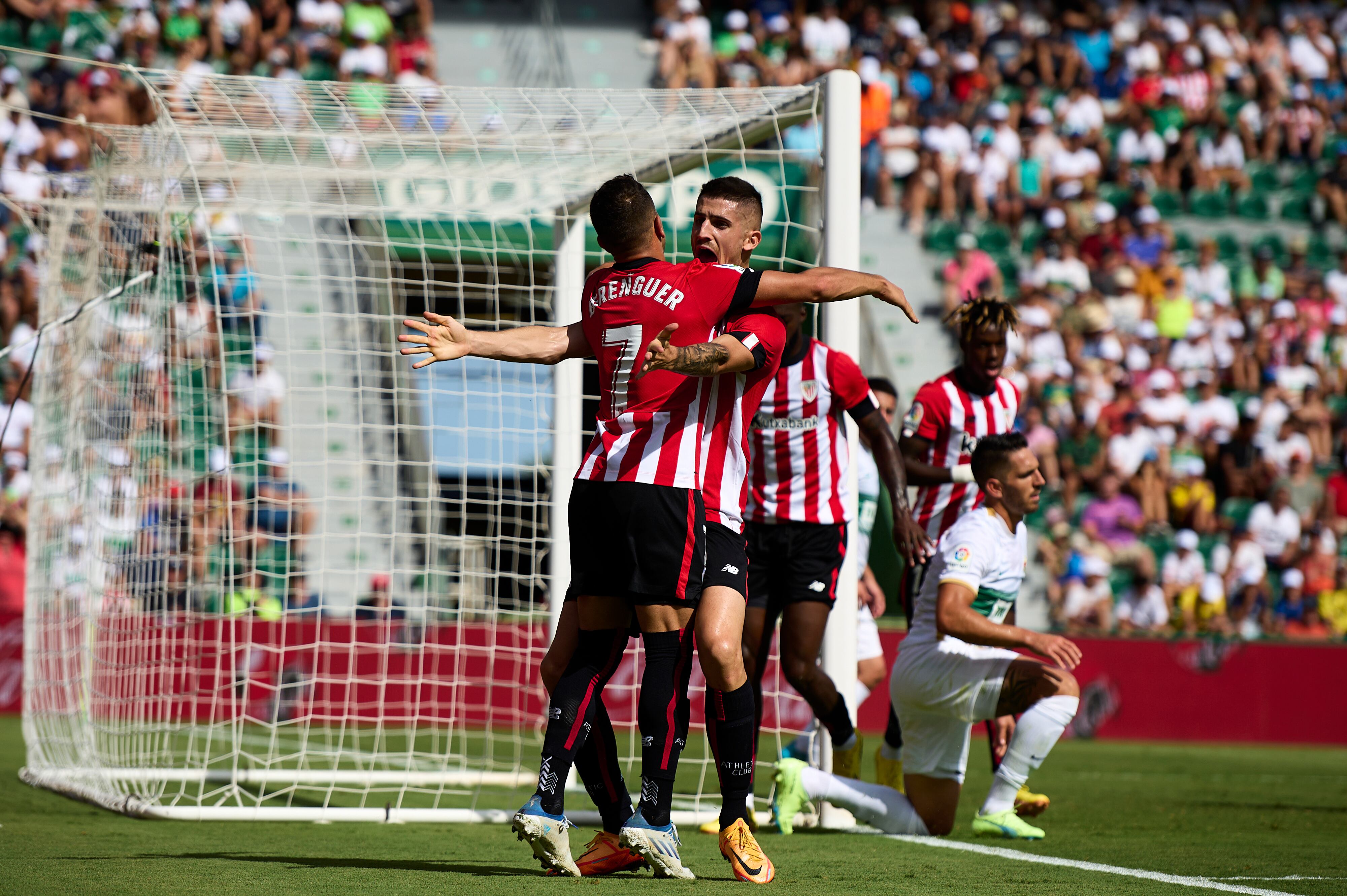 Berenguer y Sancet celebran el último gol del Athletic en Elche