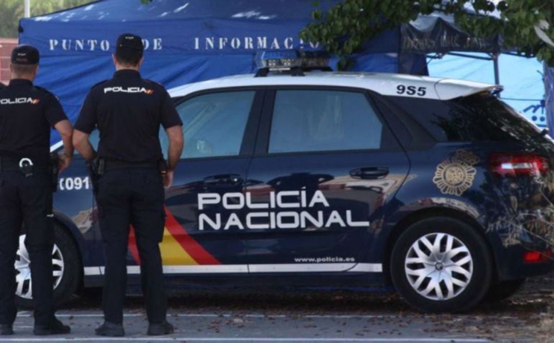 La Policía Nacional ha detenido a cuatro personas por un presunto delito de corrupción de menores en Maó.