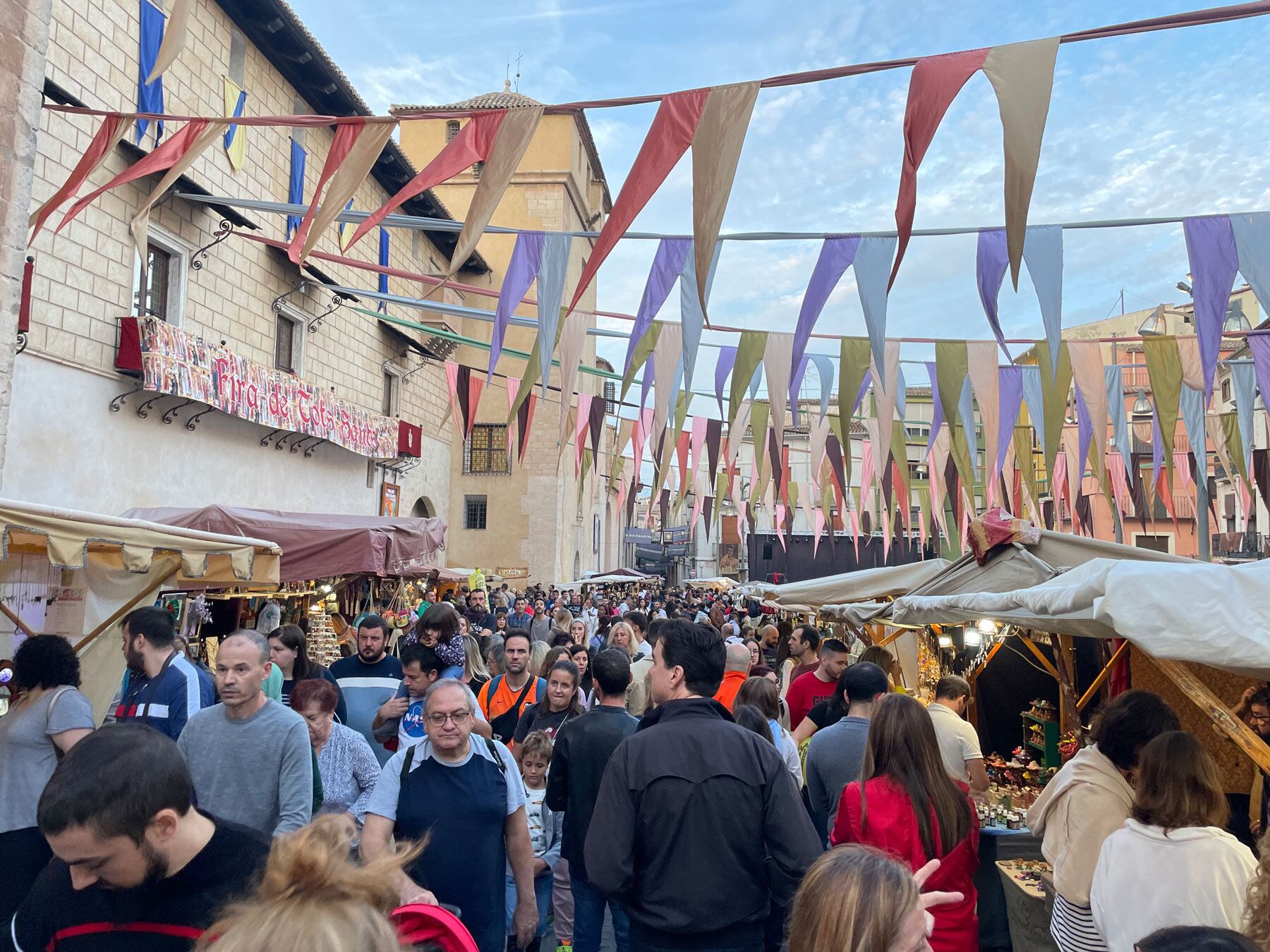 Imagen de acumulación de público durante la pasada Fira de Tots Sants