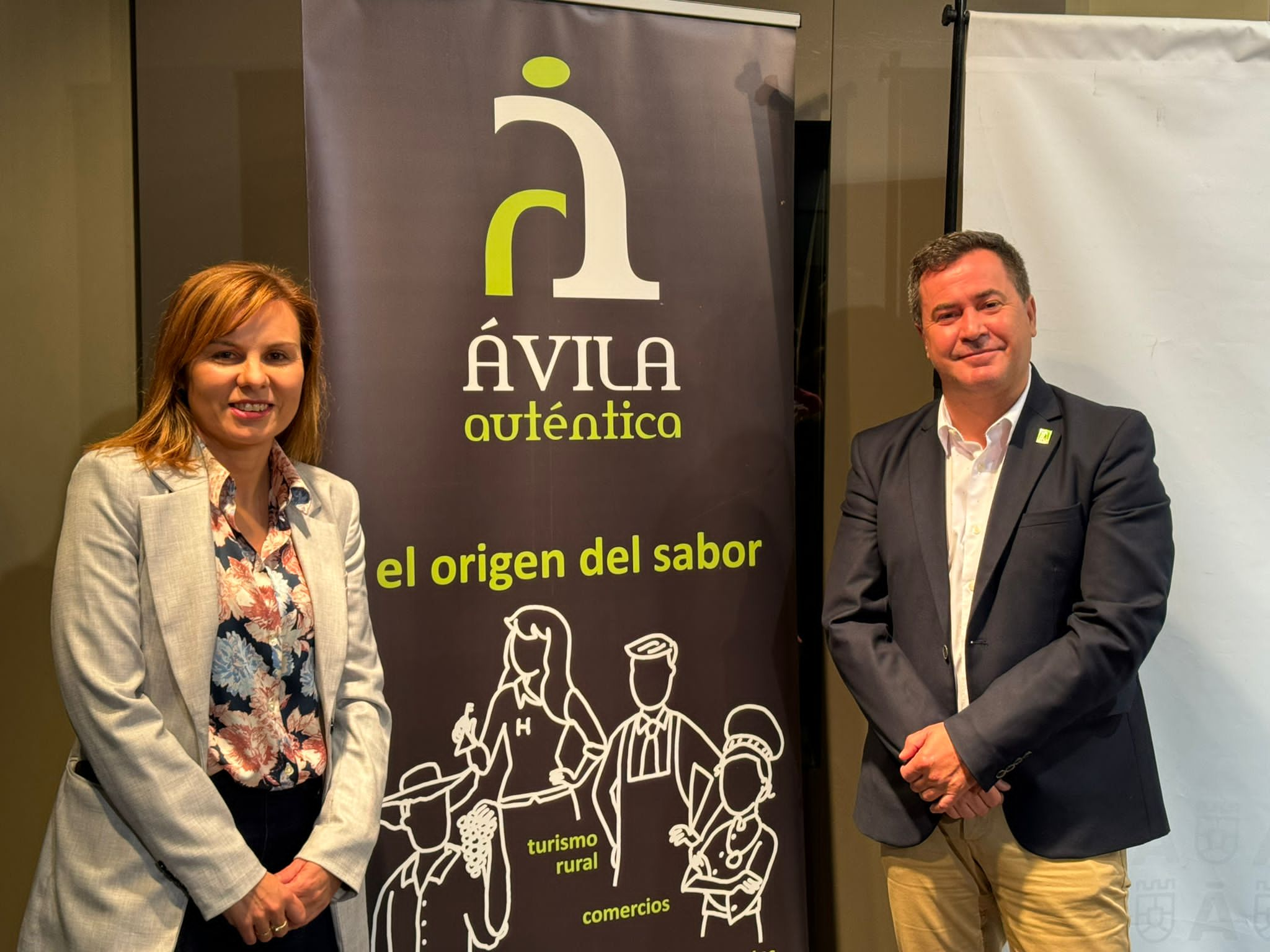 Gema Rodríguez, directora de Ávila Auténtica y Jesús Martín, Diputado de Desarrollo Rural