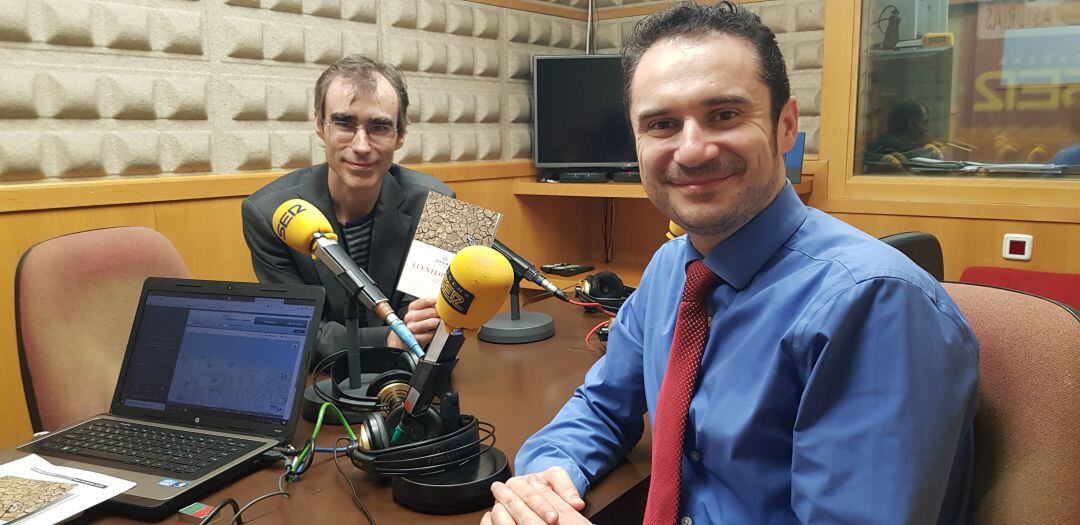 Javier Almuzara y Jorge Muñiz en los estudios de Radio Asturias - SER