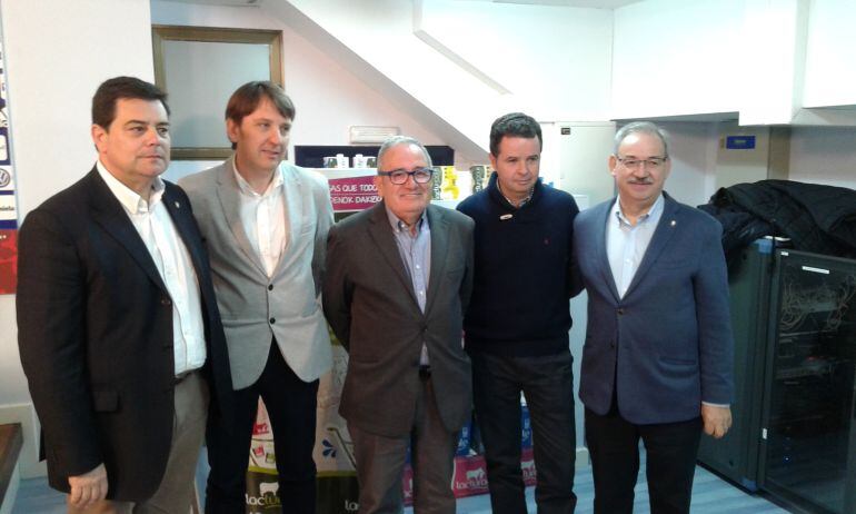 Sabalza, junto a los restantes miembros de la actual junta directiva de Osasuna.