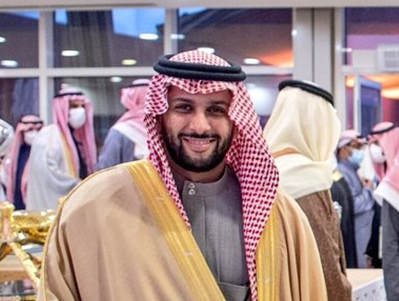 El presidente del Almería se pone la camiseta en sus redes sociales.