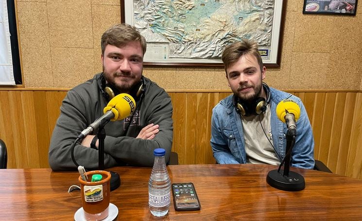 Samu Morales y David Jiménez, miembros del grupo de música Los Acordes Rotos.