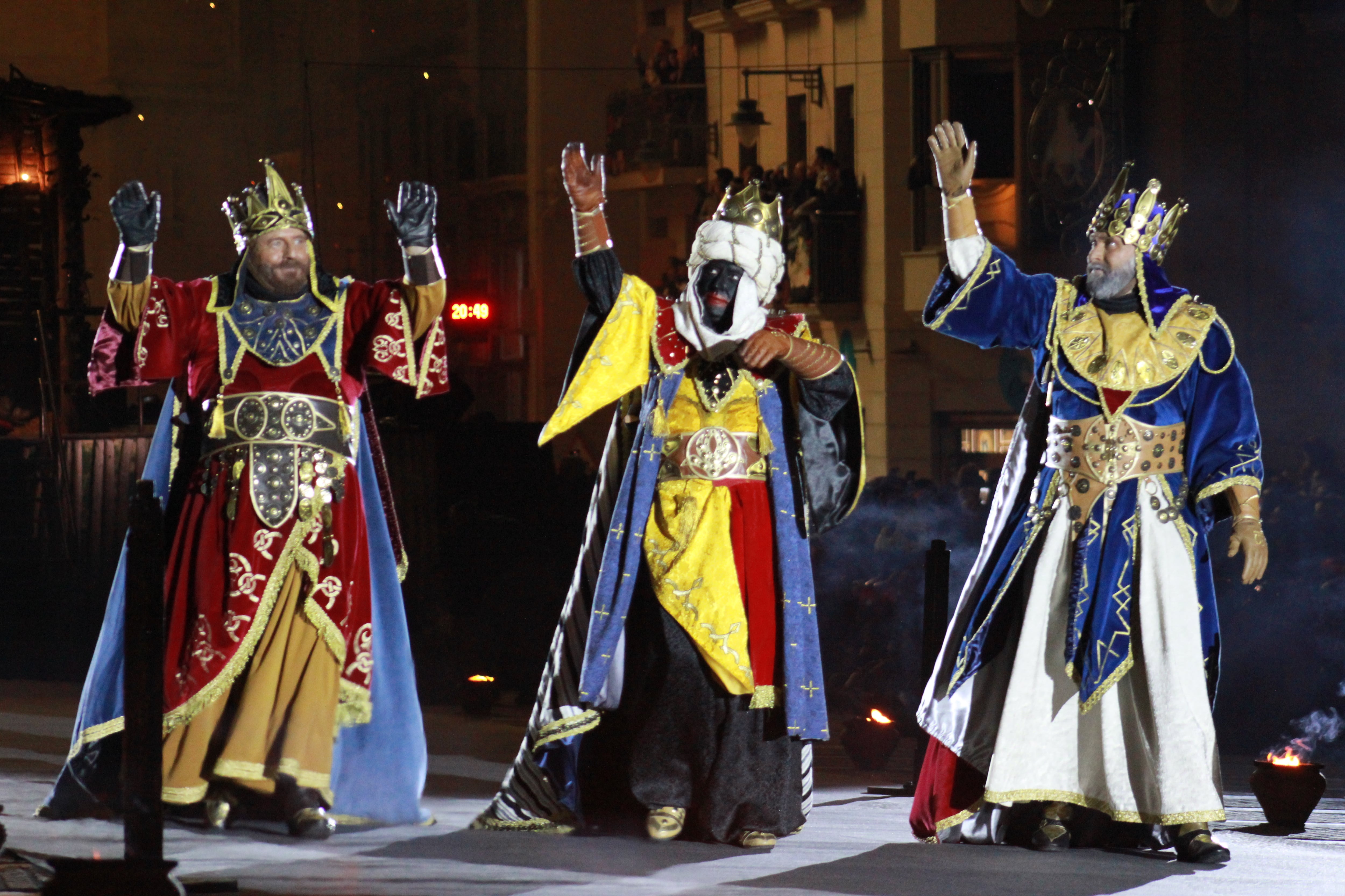Judo Club Alcoy, las asociaciones de vecinos de Alcoy y la Filà Vascos acompañarán a Melchor, Gaspar y Baltasar en la Cabalgata de 2026.