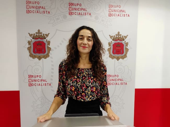 La concejala socialista ha comparecido este miércoles ante los medios de comunicación