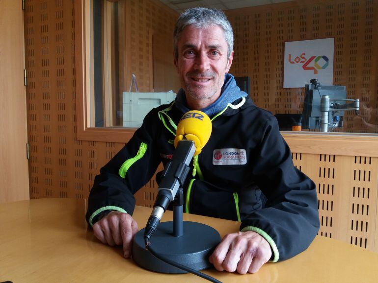 Martín Fiz, en los estudios de la SER en Vitoria