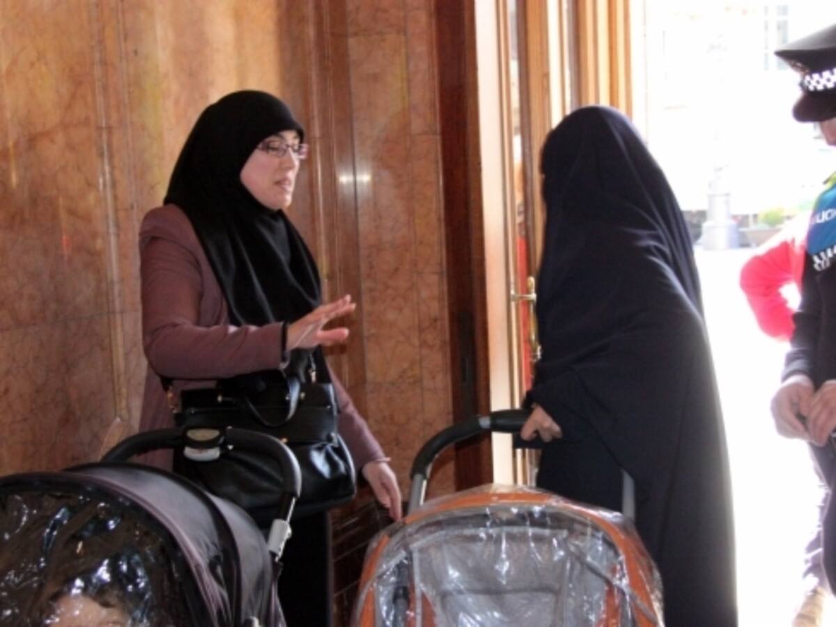 "En la nostra cultura anem pel carrer amb la cara descoberta"