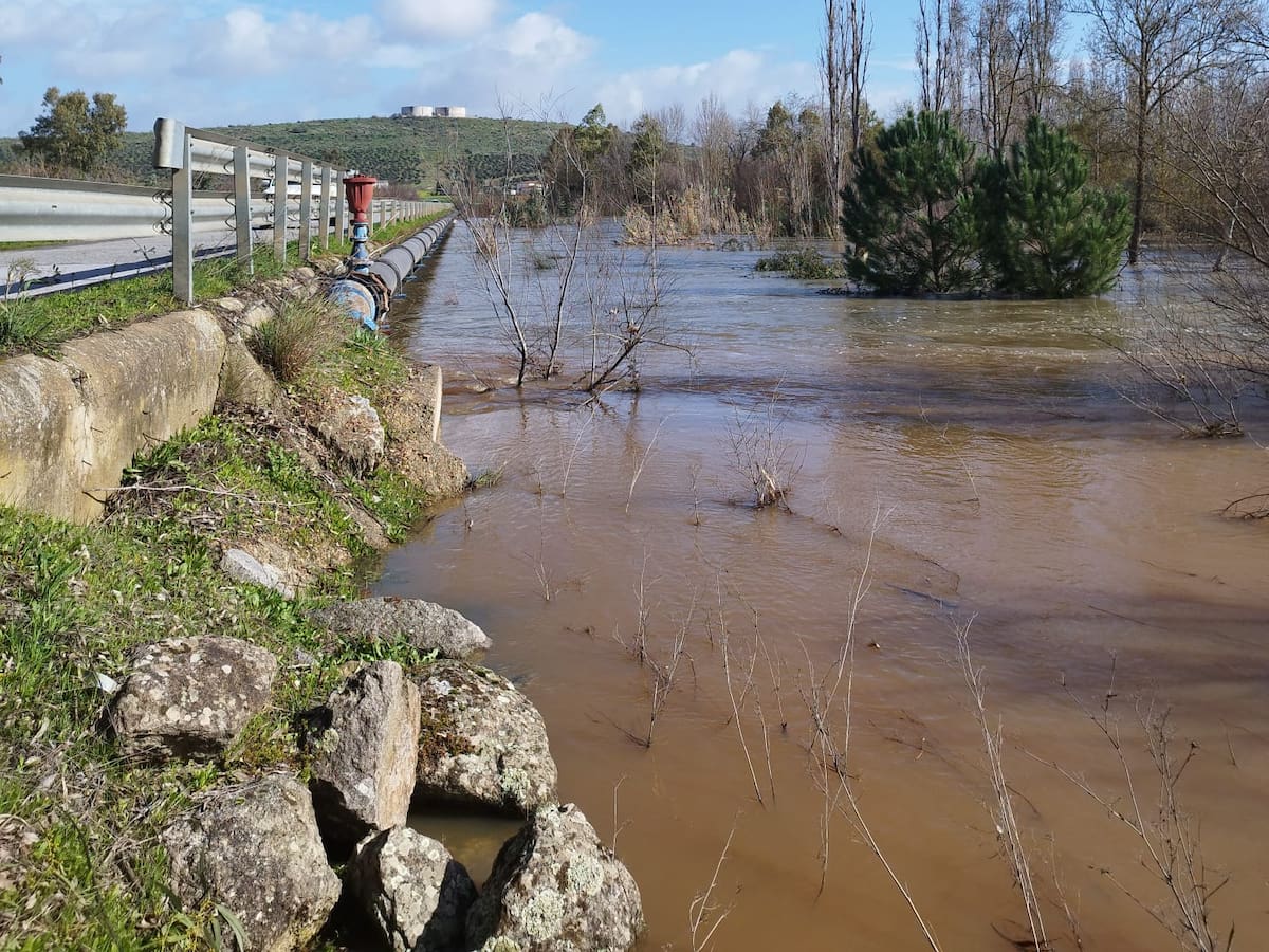 Inminente corte al tráfico del badén de Entrerríos debido al desembalse del Zújar