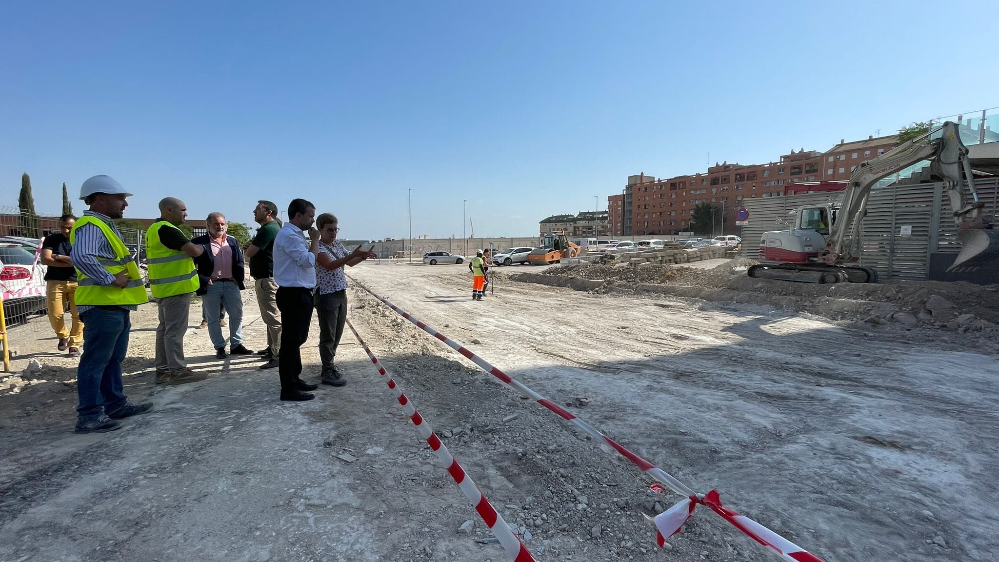 El alcalde de Jaén, Julio Millán, visita las obras de urbanización de las calles Castilla y León y Canarias de la capital.