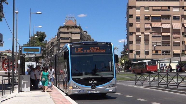 Autobús de la línea LAC de Granada.