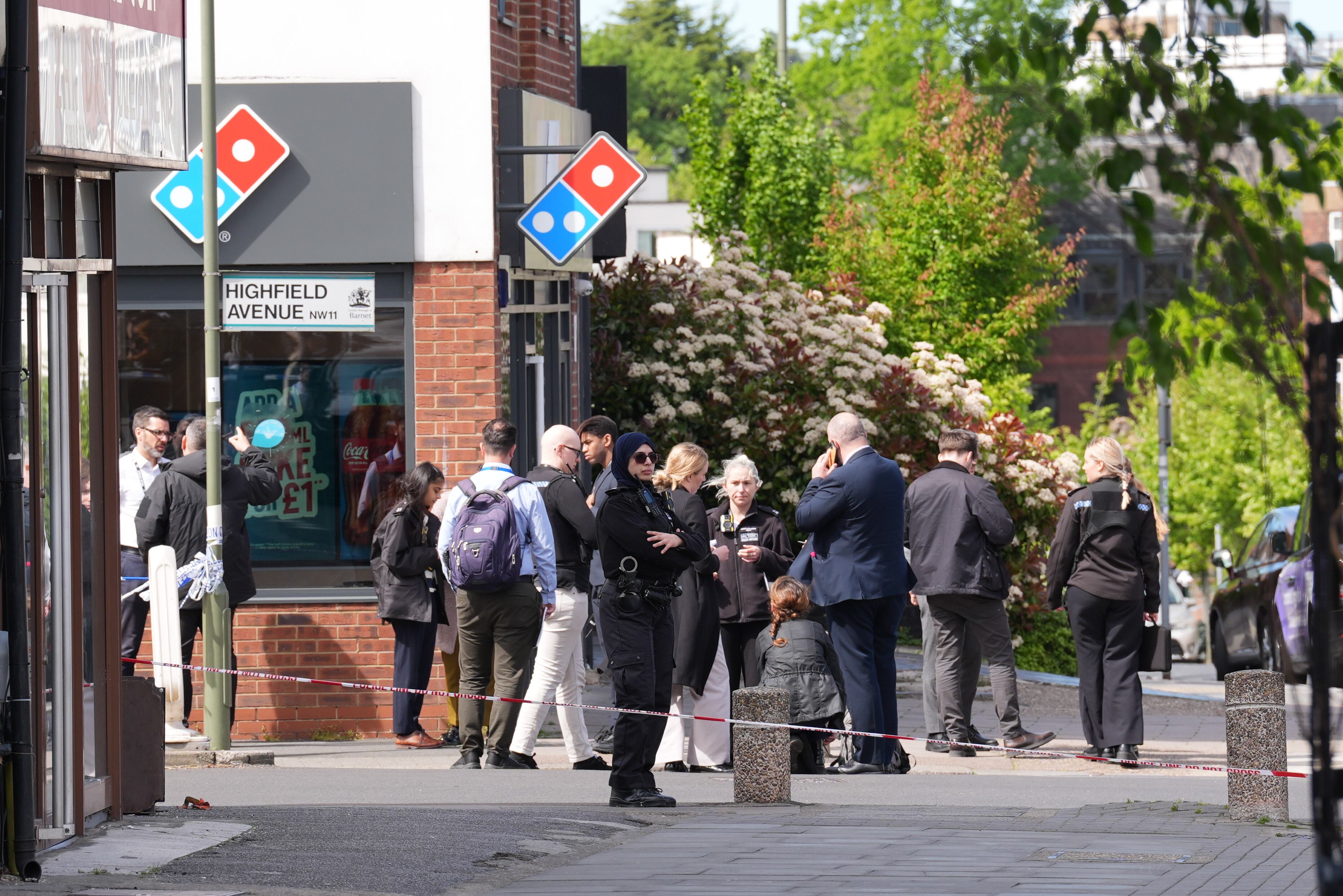 La escena del apuñalamiento en Golders Green, al noroeste de Londres, donde dos hombres, uno de 70 y otro de unos 30m ha resultado gravemente heridos.