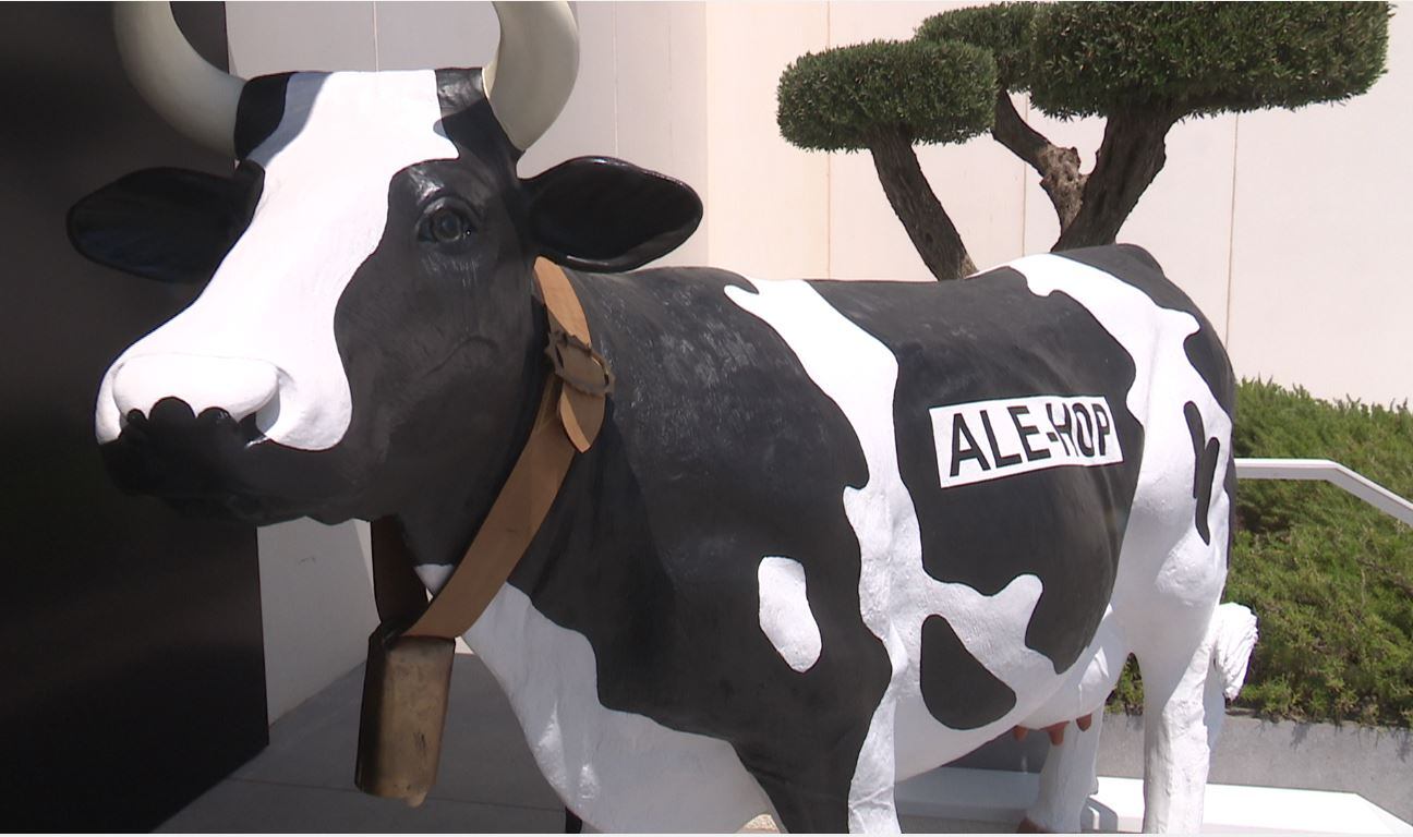 La vaca de Ale-Hop símbolo de la empresa.