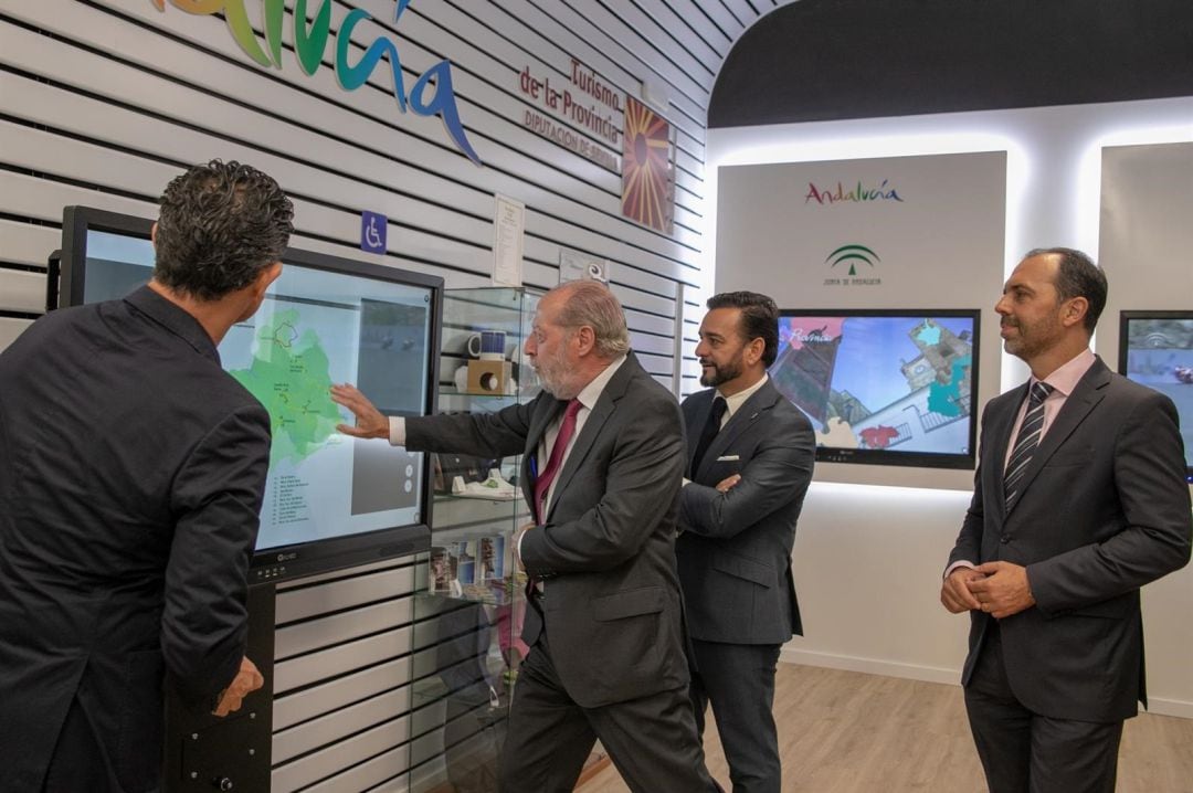 El presidente de la Diputación, Fernando Rodríguez Villalobos, durante la inauguración