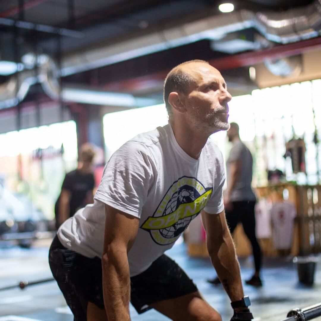 Martin Petrov ejercitándose en el gimnasio