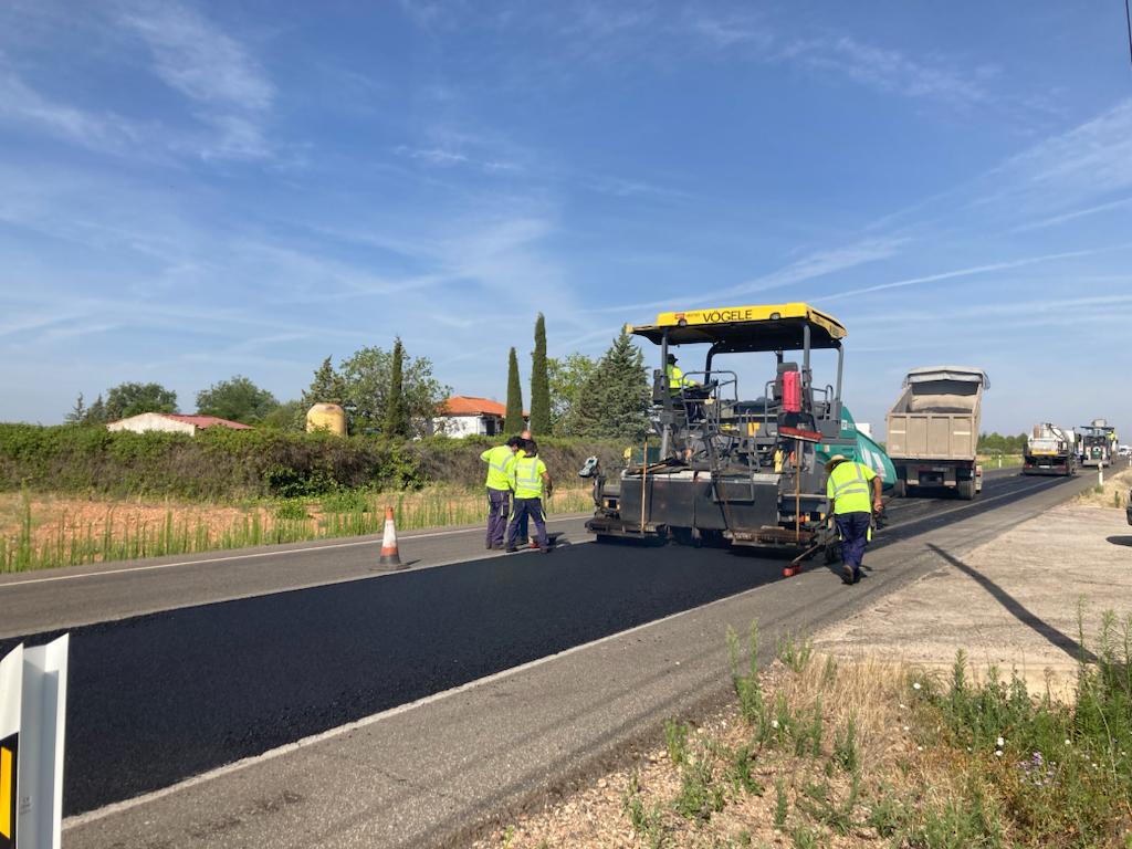 Imagen de archivo de los trabajos de rehabilitación de una carretera en Castilla-La Mancha