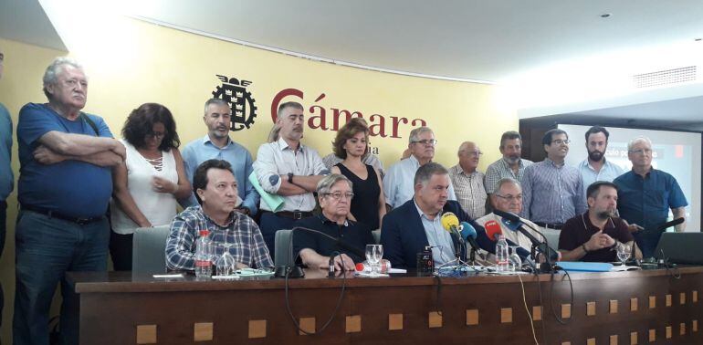 La reunión del Círculo del Agua se celebró en la Cámara de Comercio de Murcia.