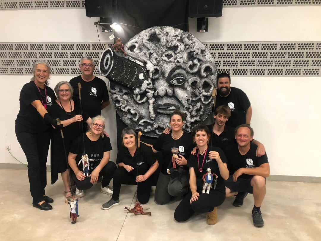 El festival Titellart está organizado por la compañía Tries Titelles creada en 2014.