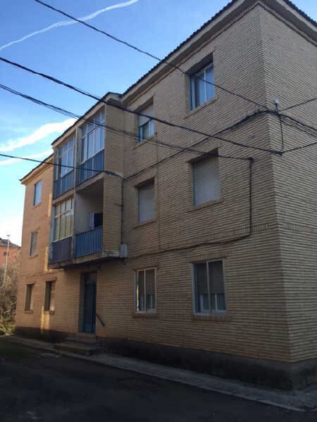 Situada en la carretera Rapitán