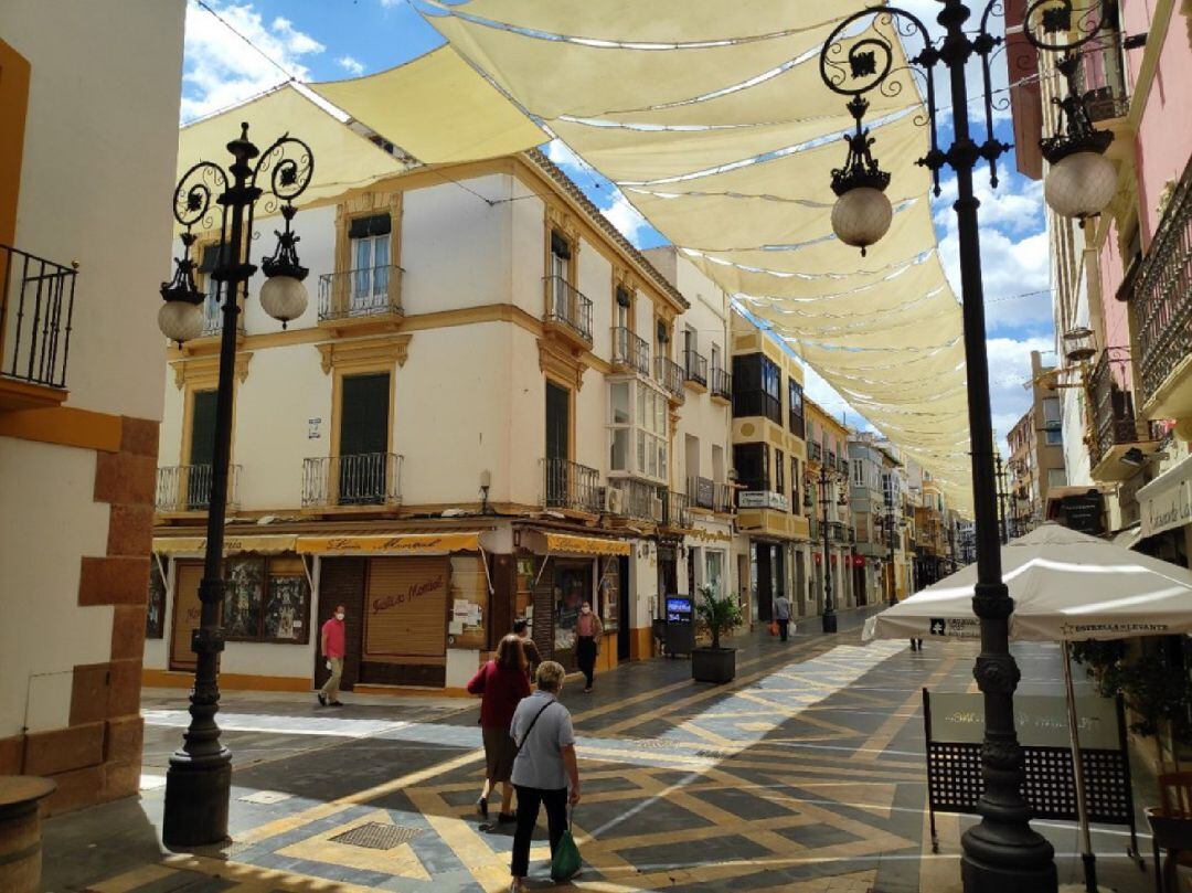 El Ayuntamiento de Lorca realizará encuestas para conocer la opinión sobre los toldos de la Calle Corredera.