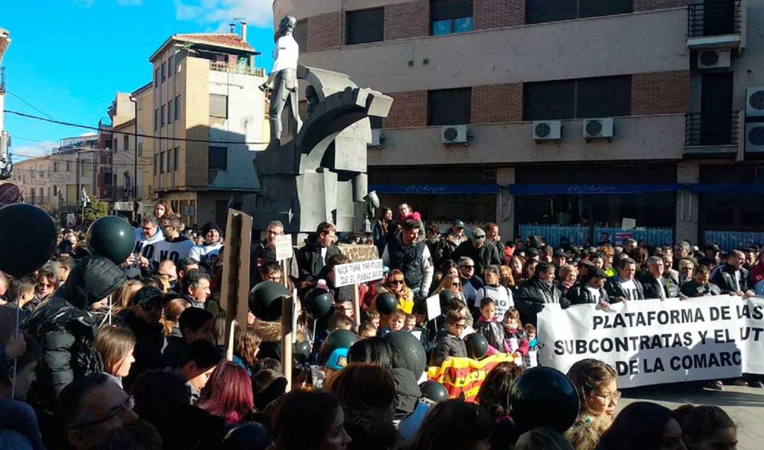 Miles de personas salen a la calle para reclamar el futuro de las cuencas mineras turolenses. 