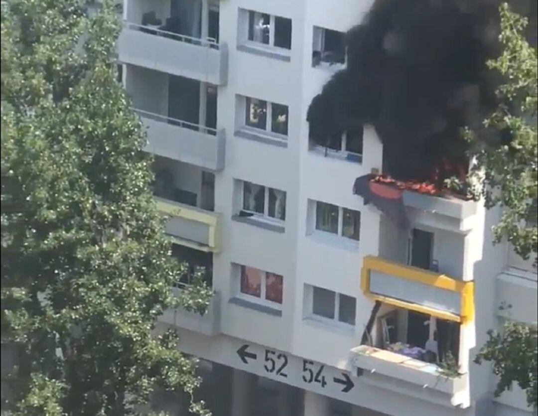 Fotograma del incendio en Grenoble.