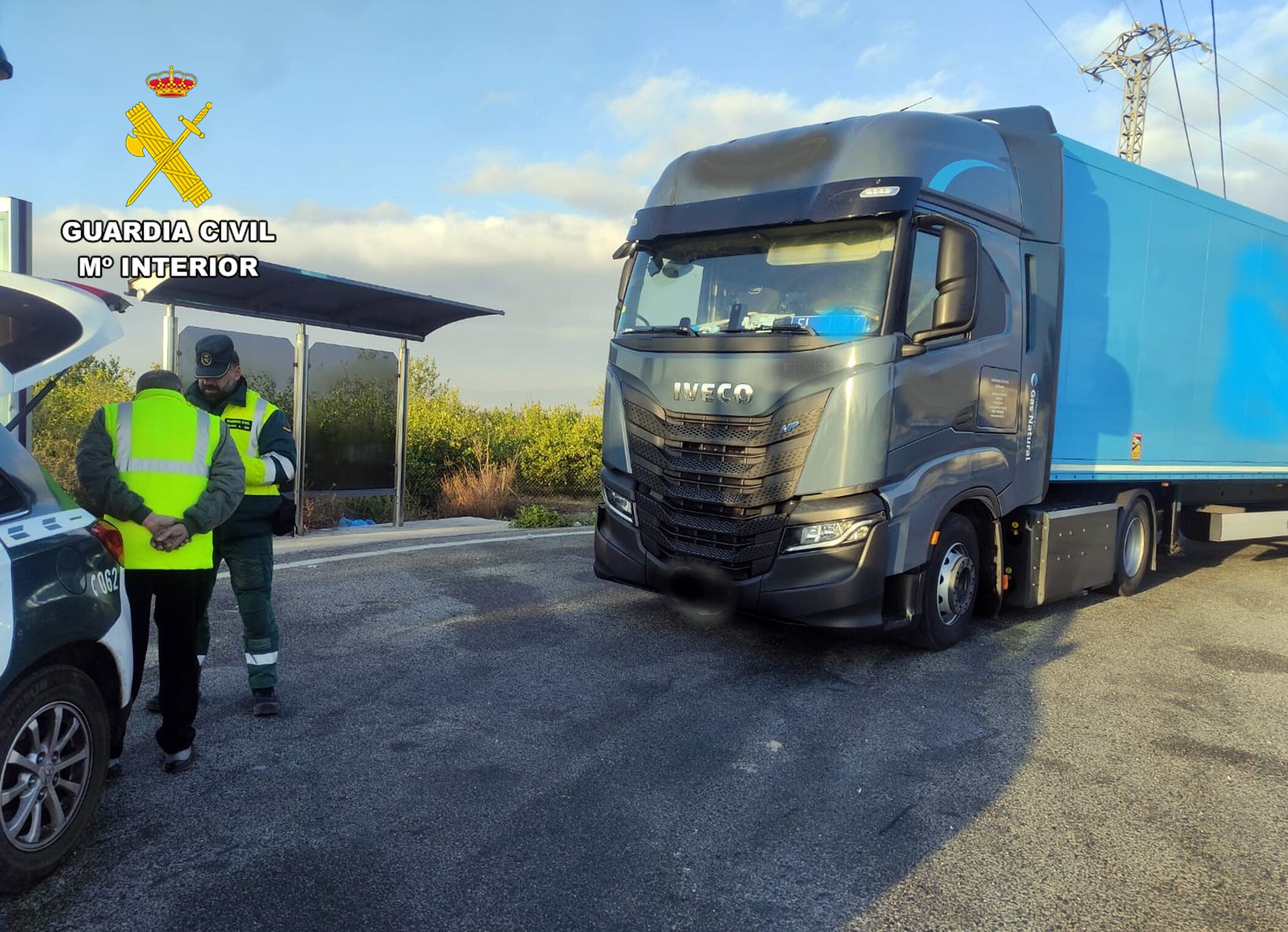 MURCIA, 11/02/2023.- Agentes de la Guardia Civil han interceptado esta mañana en la A-30 en Molina de Segura (Murcia) a un camionero que superaba 9 veces la tasa máxima de alcoholemia al alcanzar en el test 1,38 miligramos de alcohol por litro de aire respirado, informa este cuerpo. Conducía un camión de gran tonelaje cuando una patrulla de motoristas de la Agrupación de Tráfico que estaba en la carretera RM-532 (Mula-Cieza), fue alertada por la Central Operativa de Murcia de su presencia a la altura de Jumilla por la autovía A-33. EFE/Guardia Civil***SOLO USO EDITORIAL/SOLO DISPONIBLE PARA ILUSTRAR LA NOTICIA QUE ACOMPAÑA (CRÉDITO OBLIGATORIO)***
