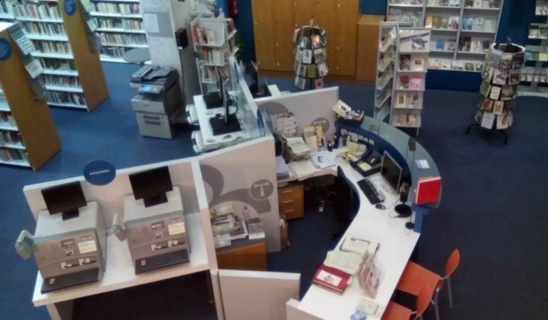 Interior de la biblioteca.