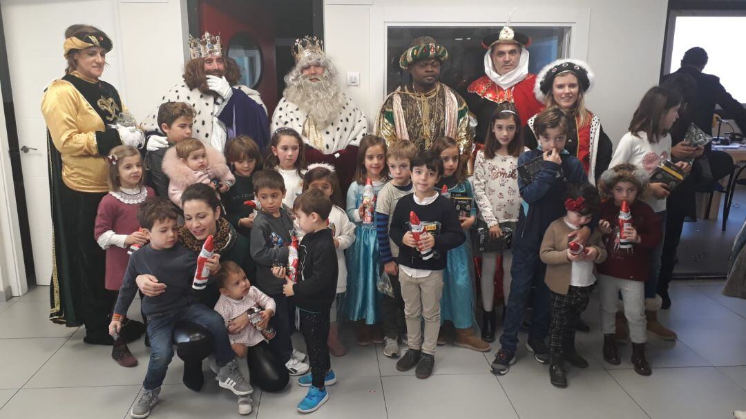 SSMM los Reyes Magos se han encontrado con un nutrido grupo de niños y niñas ciudadrealeañas