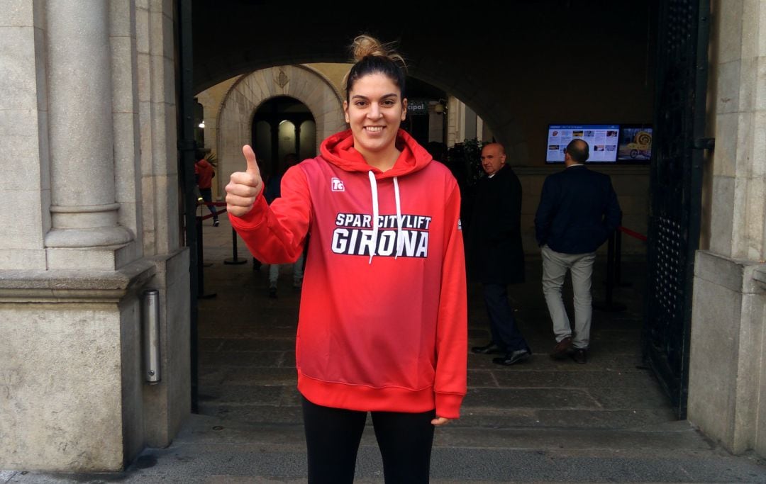 Xargay abans d'entrar a l'Ajuntament de Girona, on ha estat presentada.