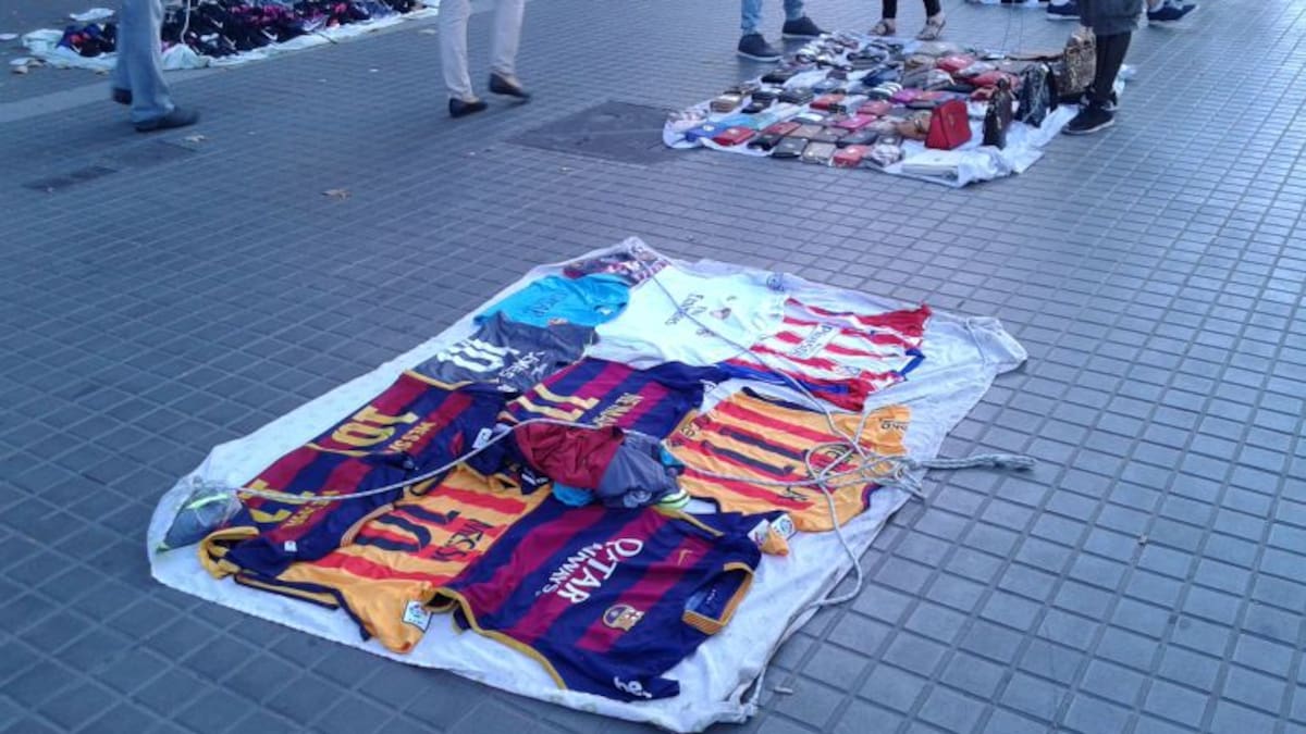 Intervingudes 4.500 samarretes falsificades de clubs de primera divisió