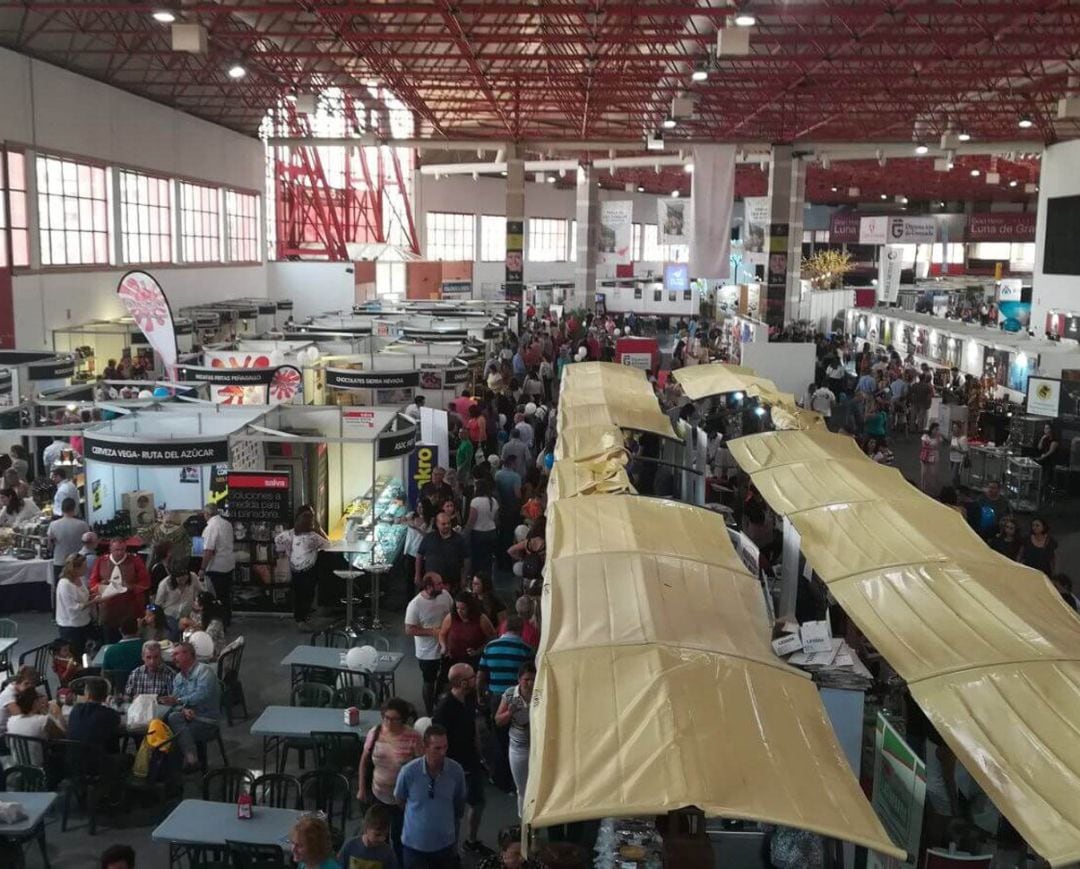 Pabellón 2 de la Feria de Muestras de Armilla-Granada (Fermasa) durante una de las ferias. Aquí podría instalarse un hospital de campaña ante el avance del número de casos de la covid-19