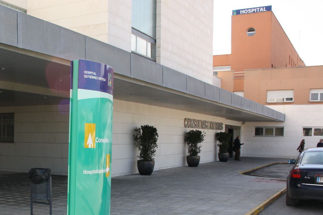 Imagen de archivo de las entrada de consultas externas del Hospital de Valdepeñas (Ciudad Real)