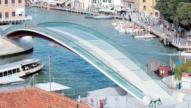 Imagen del puente de Santiago Calatrava en Venecia