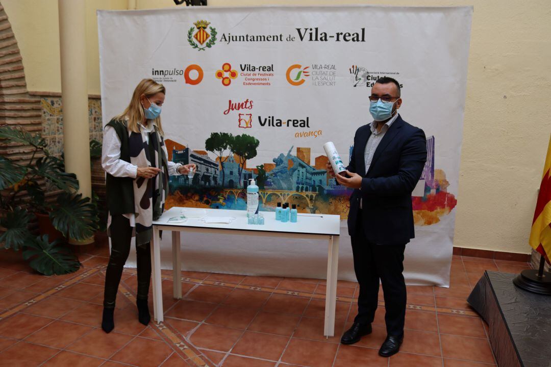 Vila-real reparte 12.000 mascarillas y 4.000 envases de spray desinfectante en centros educativos.