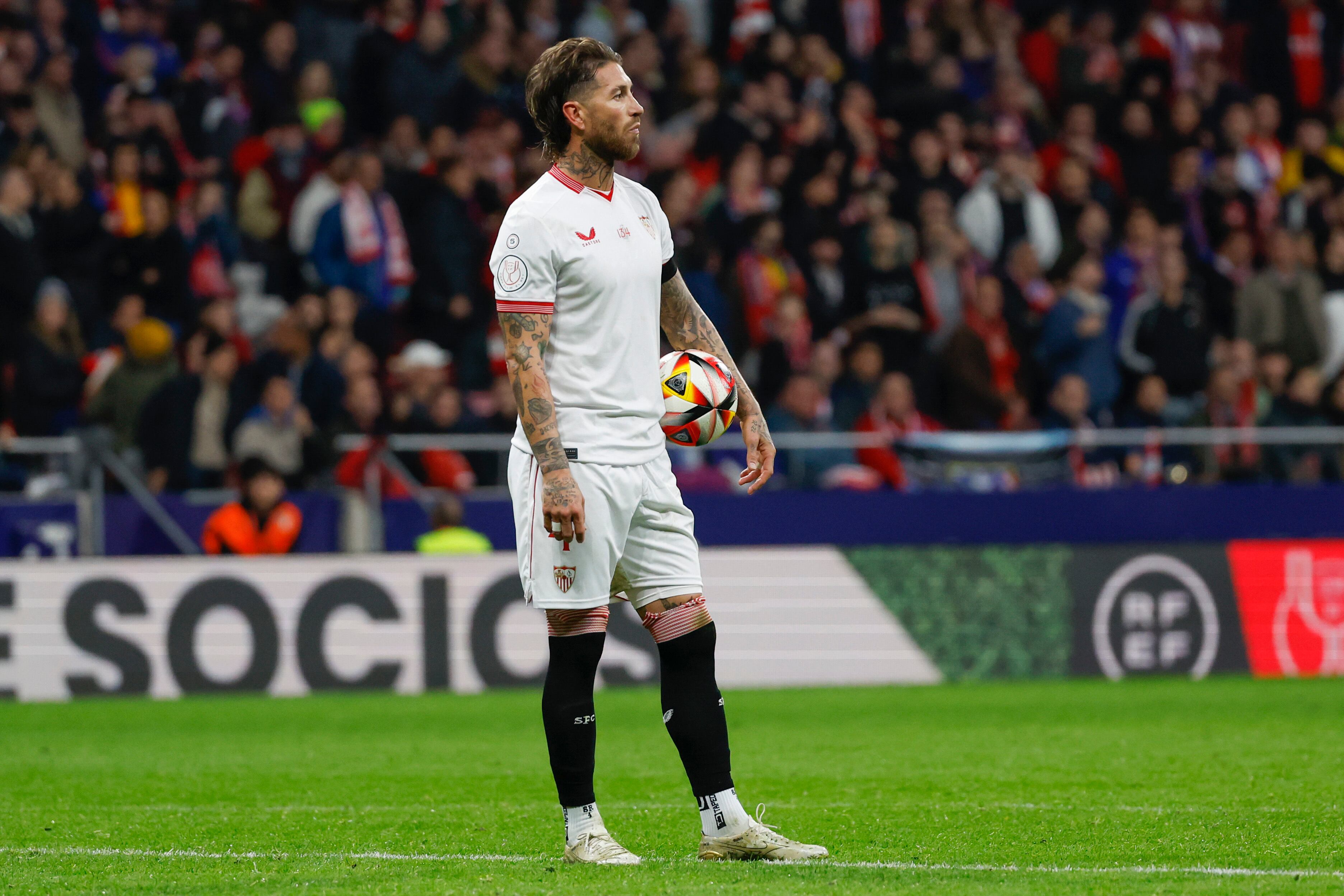 MADRID, 25/01/2024.- El defensa del Sevilla Sergio Ramos tras el partido de cuartos de final de la Copa del Rey de fútbol que Atlético de Madrid y Sevilla FC disputaron este jueves en el estadio Cívitas Metropolitano. EFE/Juanjo Martín
