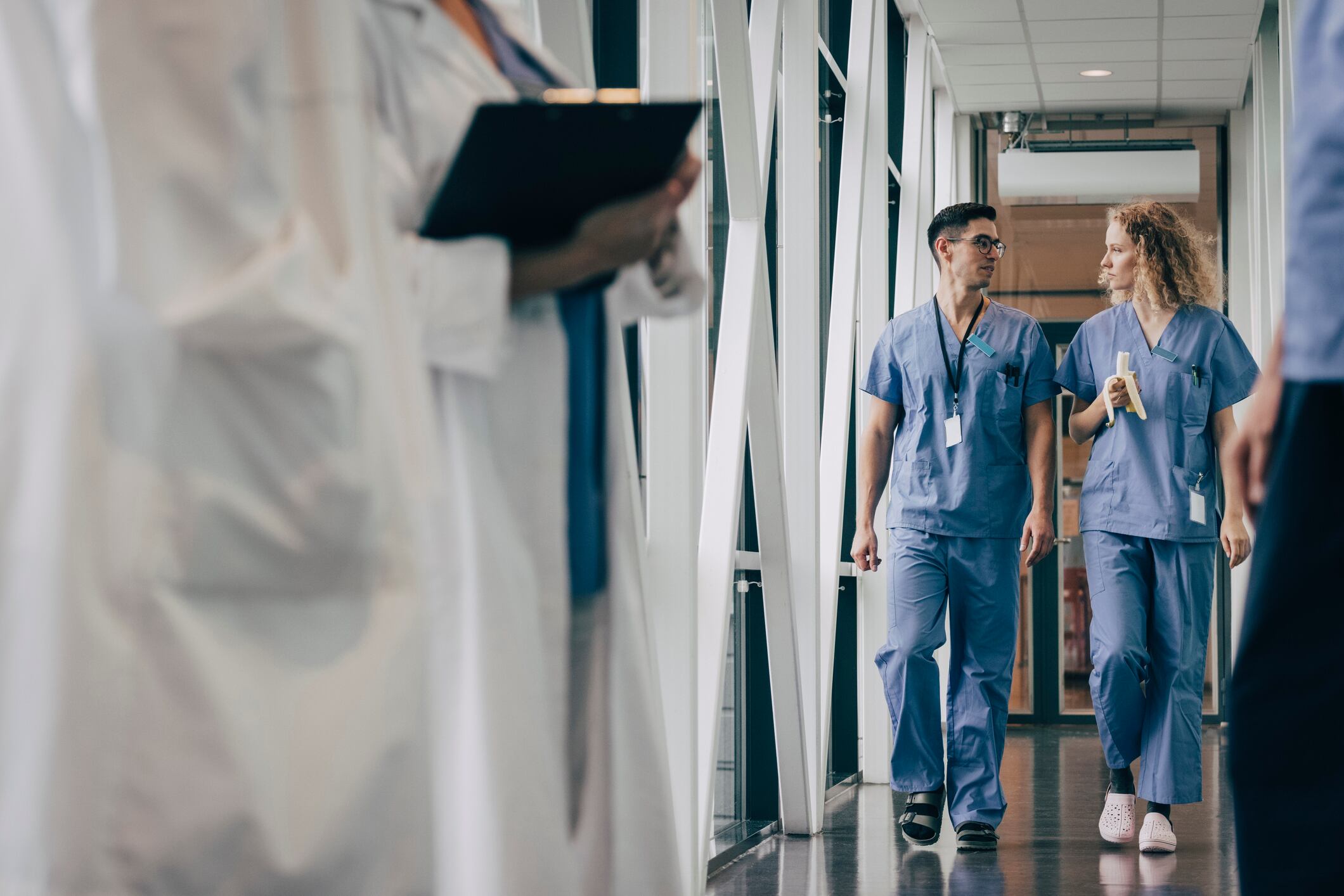 Enfermeras en la planta de un hospital