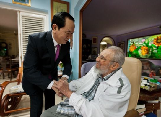 La última imagen de Fidel Castro con vida, en un encuentro el pasado 15 de noviembre de 2016 con el presidente de la República Socialista de Vietnam, Tran Dai Quang (i), en La Habana (Cuba).