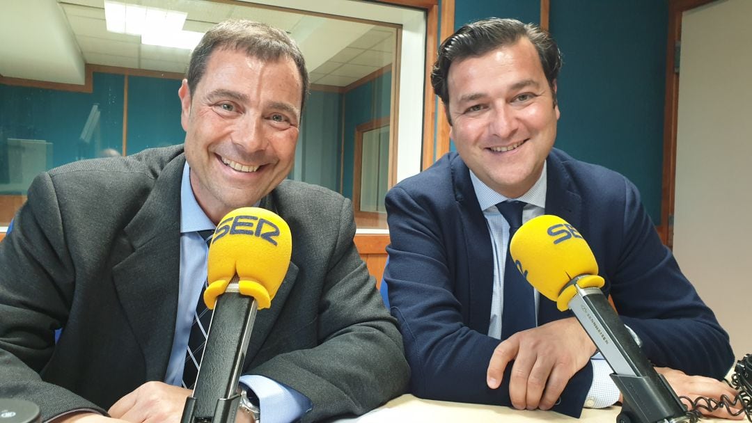 Jordi Finazzi y José Antonio Cabornero en el estudio de La Ventana de Cantabria