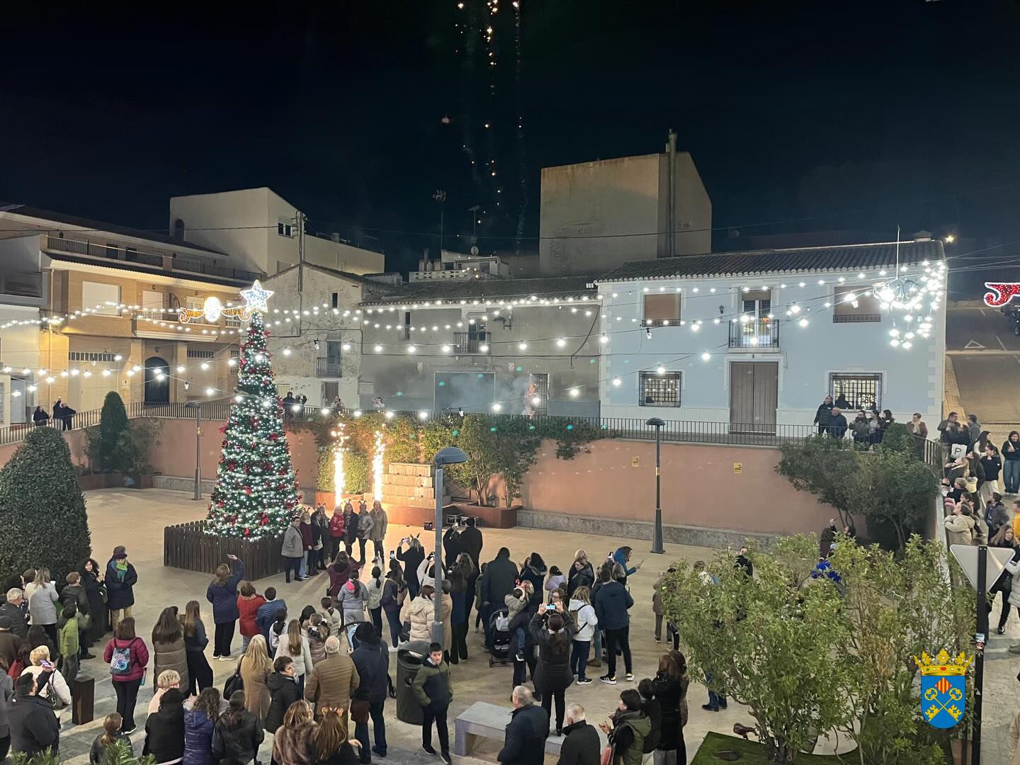 Iluminación y decoración navideña en Cañada